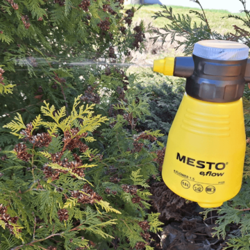 Tlakovy (aku) bateriovy postrikovac MESTO 1,5l  e.Flower (4)