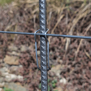 vignetinox spona pro fixaci tycky k dratu