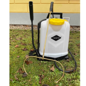 Nástavec s dvěma tryskami a postřikovač MESTO