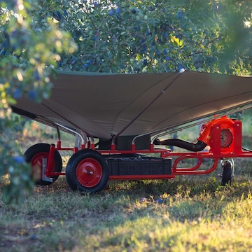 Sběrač setřásaného ovoce s fukarem